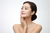 腰腹部吸脂手术效果与术后护理指南：保持时间肿胀处理，2024年新解答