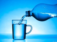 喝碳酸水对健康有害？运动时喝什么水更合适？