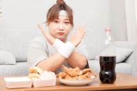 短期冲刺减重要不得！暨大附一营养专家：好的饮食运动模式，远比追求快速掉秤更重要
