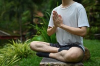 静心冥想，慢慢呼吸，平复心灵，提升生活幸福感