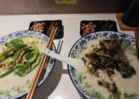 学生早餐新选择：自制鸡肉汉堡