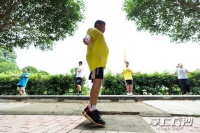 记者探访瘦身夏令营，体验“小胖墩”的减肥生活｜容容健识局①