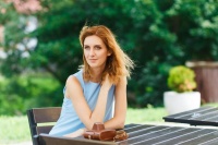 看农讲故事：一个女人最大的底气是这10点，你有几个？

10. 经济独立：经济独立意味着女性能够自给自足，不需要依赖他人来满足自己的基本需求和愿望。这种独立性为女性提供了选择自己生活方式的自由，也是自尊和自信的重要来源。

9. 健康的身体：一个健康的身体是实现个人目标和梦想的基础。健康不仅关乎身体，也包括心理健康和情绪健康。一个健康的女性能够更好地应对生活中的挑战和压力。

8. 教育和知识：教...