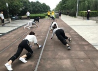爬行健身的多重益处：从基本护理到全面健康调理
