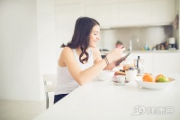 进食时加一个小动作，能让你逐渐变瘦！可惜你就是不愿意