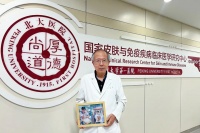 高考前两月爆发银屑病心态崩了，科学诊疗助考生重掌“人生试卷”！
