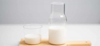比较牛奶：杏仁、乳制品、大豆、大米和椰子
