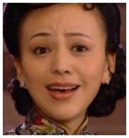 50岁“雪姨”王琳身材真丰满，穿修身旗袍凹凸感十足，70后里罕见