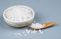 国人日均盐摄入量超10克，试试低钠盐和减盐窍门，守护健康！