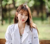 韩国明星朴信惠减肥成功后，颜值迅速飙升，坦言：只有一个方法