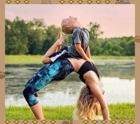 韩国瑜伽教练的亲子健身之道：在繁忙生活中找到健康平衡