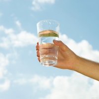 合理安排饮水时间：健康生活的基石