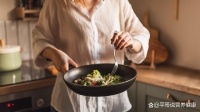 飲食與心理健康：你吃的東西，真能影響你的情緒嗎？