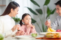 養(yǎng)樂多：益菌相伴，“腸”享關(guān)愛與健康