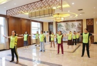 開啟健康減重新方式丨德州市第七人民醫(yī)院減重訓練營柔力球開練