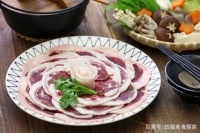 這個(gè)冬季還覺得冷？四種“花”火鍋?zhàn)屇憧谒绷? class=