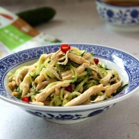 雞絲拌黃瓜，酸辣開胃，低脂少油，好吃不胖