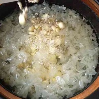 燕窩薏米粥：營養(yǎng)食譜、制作方法與多重健康益處