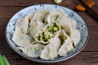 創(chuàng)意美食：鮮香雞蛋黃瓜餃子，口感融合的美味盛宴
