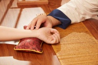 探索傳統(tǒng)中醫(yī)與現(xiàn)代科學(xué)的融合：一場關(guān)于健康與治療的革新之旅
