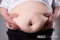 內(nèi)臟脂肪堆積過(guò)多危害大，醫(yī)生建議：減少內(nèi)臟脂肪，只需做好3點(diǎn)