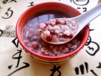 紅豆湯減肥秘訣：輕松減掉小肚腩的養(yǎng)生食譜