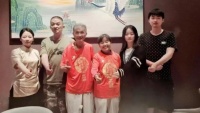 165歲金婚夫婦“跑馬”超燃：結(jié)婚57年，這場愛情馬拉松更讓人羨慕