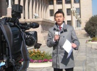 他们是央视里的模范夫妻，不计名利低调结婚，如今生活美满