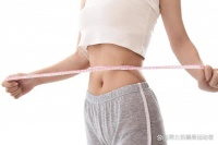 晚上堅持這5個燃脂行為，堅持4周，體重咔咔掉9斤，小肚子都沒了