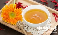 吃蜂蜜需要注意什么 蜂蜜有哪些功效