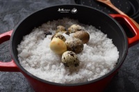 鵪鶉蛋這樣做，簡單又入味，營養(yǎng)又好吃，春天孩子多吃身體棒