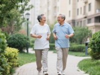 “每天走一走，健康跟我走” ，老年人如何步行最科学