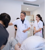 精准矫正斜视助青少年摆脱视觉困境