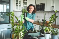 老人说生活中有6种天然的肥料，随意地一用，花艳果甜菜绿