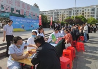信阳市卫生健康委联合平桥区卫生健康委举行“豫你同行，万步有约”健康减重宣传活动