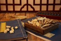 仲景藿香正气丸VS仲景保和丸，夏季胃肠问题用哪个？一文读懂