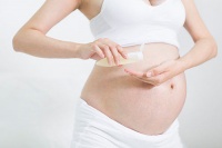 孕婦可以敷面膜嗎？這6類化妝品一定不能碰！