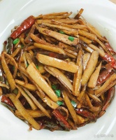 立秋后，黄瓜茄子靠边站，多吃8种应季“黄金菜”，营养好吃便宜
