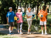 經(jīng)常散步對(duì)身體健康好？可50歲以后，每天走多少步最有利