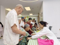 鸠江区二坝镇西湾社区：公益嘉年华暖人心，“一站式”解锁居民幸福生活