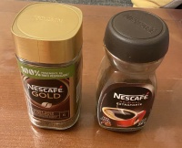 时间向前一切更好：今天开始戒咖啡

    我喝咖啡已经很多年了。

    上班的时候，每天早晨带上个煮鸡蛋，在办公室准备一些糕点，沏上一杯咖啡，就是一顿美美的“早餐”。

    开始是“雀巢3+1”，后来改成“雀巢金咖啡”，或者各种“挂耳咖啡”，这些都属于美式系列。

    去西餐店或者咖啡厅，我也都是点“热美式咖啡”。

    咖啡已经成为我的生活必须品。不仅早餐喝咖啡，午餐后，我都吃...