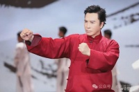 六旬男星大晒麒麟臂拳拳有力状态大勇，爆肌身材不输后生仔