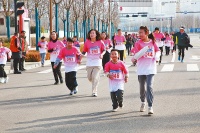 增进亲子关系 倡导健康生活 我市举行“健康家庭 为爱奔跑”家庭亲子欢乐跑活动