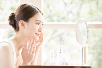 六大生活小技巧，轻松打造自然美肌，让你自信迷人