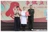 別再擔(dān)心孩子吃不好了，這家小學(xué)專門聘請(qǐng)軍醫(yī)擔(dān)任營養(yǎng)健康指導(dǎo)員