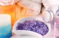 浴鹽泡澡的正確使用方法 用浴鹽泡澡可以美白去污