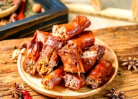 鴨脖產(chǎn)業(yè)的演變與挑戰(zhàn)：從街頭美味到鹵味市場的多元競爭