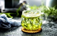 揭秘茶多酚：茶葉中的關(guān)鍵成分及其特性