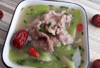 家人都爱喝这汤，无需久炖10分钟出锅，肉片嫩滑汤鲜美，适合夏天