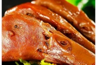麻辣鴨頭，以其麻辣鮮香、肉質(zhì)緊實(shí)的獨(dú)特風(fēng)味風(fēng)靡全國(guó)